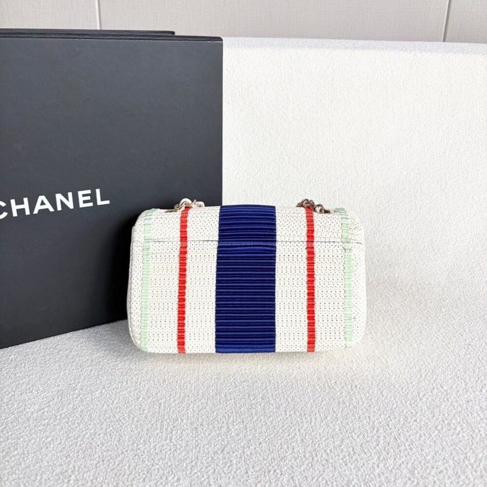 Chanel Women Pre-Loved Bag Very Good Condition - Picture 3 of 9